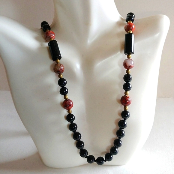 VINTAGE CHINESE BLACK ONYX RED JASPER NATURAL STONES NECKLACE 30" KNOTS - Picture 6 of 7